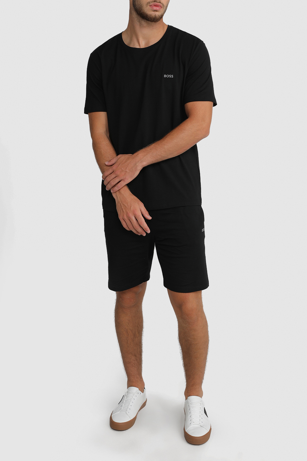 חולצת טי עם צוואורן מעוגל